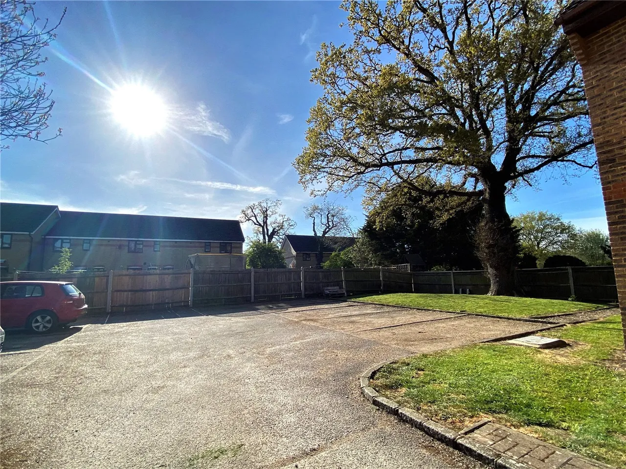 Farm Road, Esher, KT10, photo 10