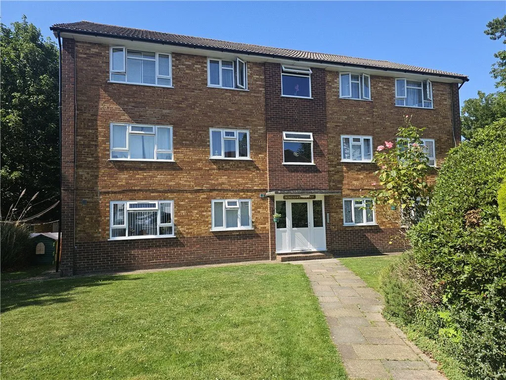 2 bed flat for sale — Nineham Court, Milton Road, Caterham, Surrey, CR3
