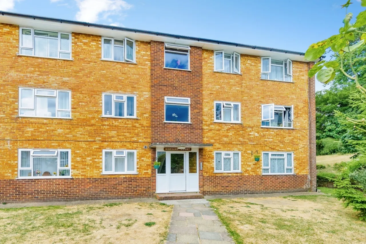 Nineham Court, Milton Road, Caterham, Surrey, CR3, photo 11