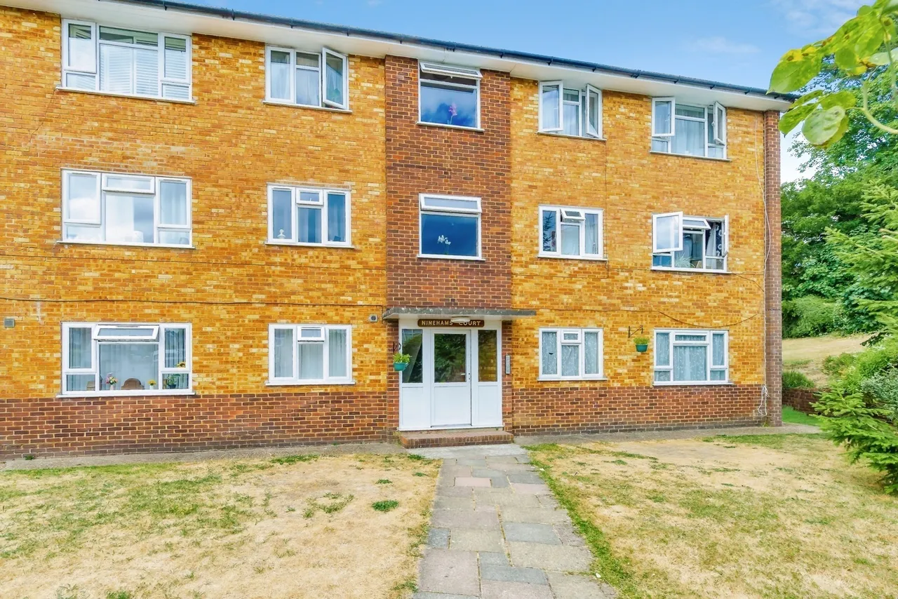 Nineham Court, Milton Road, Caterham, Surrey, CR3, photo 14