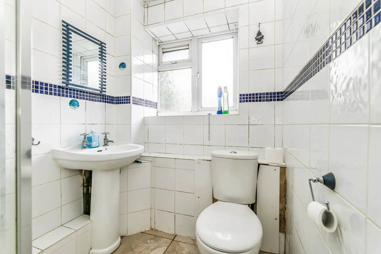 Nineham Court, Milton Road, Caterham, Surrey, CR3, photo 5