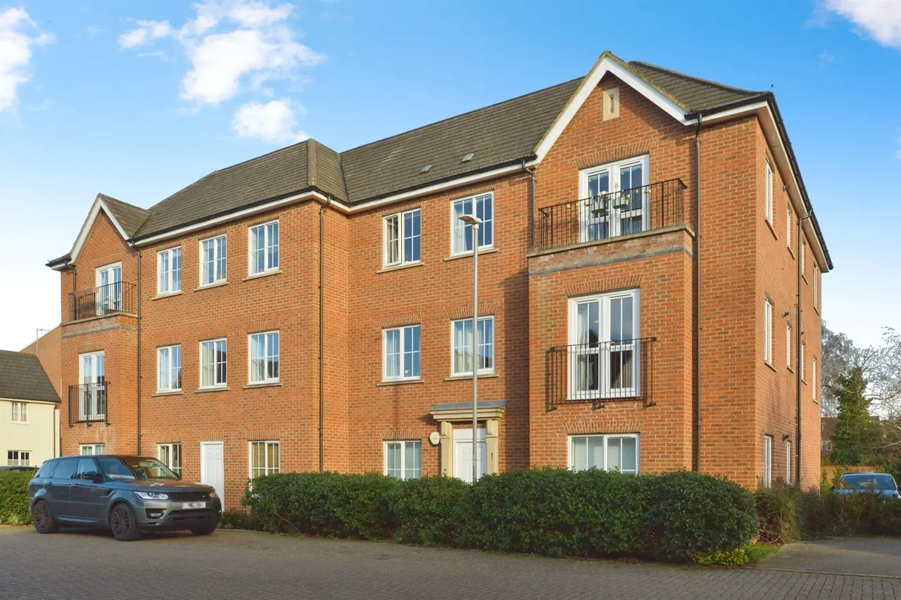 2 bed flat for sale — Greensand View, Woburn Sands, Milton Keynes