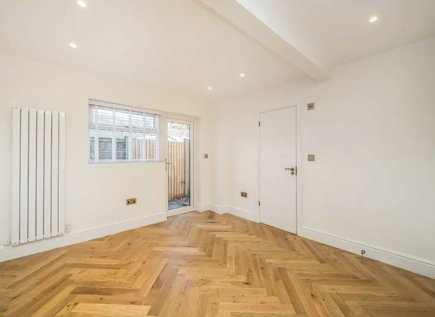 Summers Lane, North Finchley, N12, photo 3