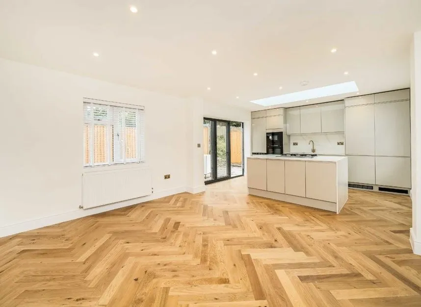 5 bed house to rent — Summers Lane, North Finchley, N12
