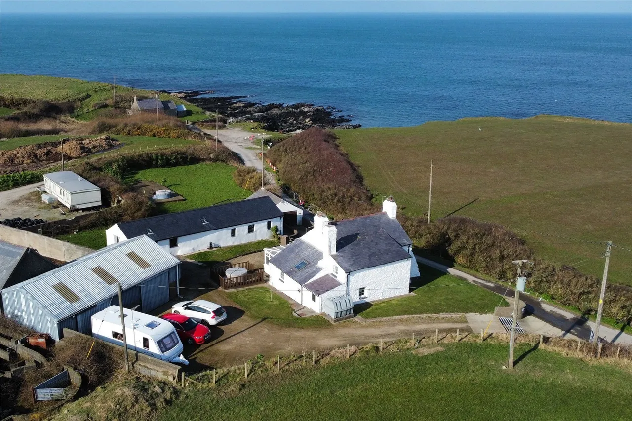 4 bed house for sale, Llangwnadl, Llyn Peninsula, LL53