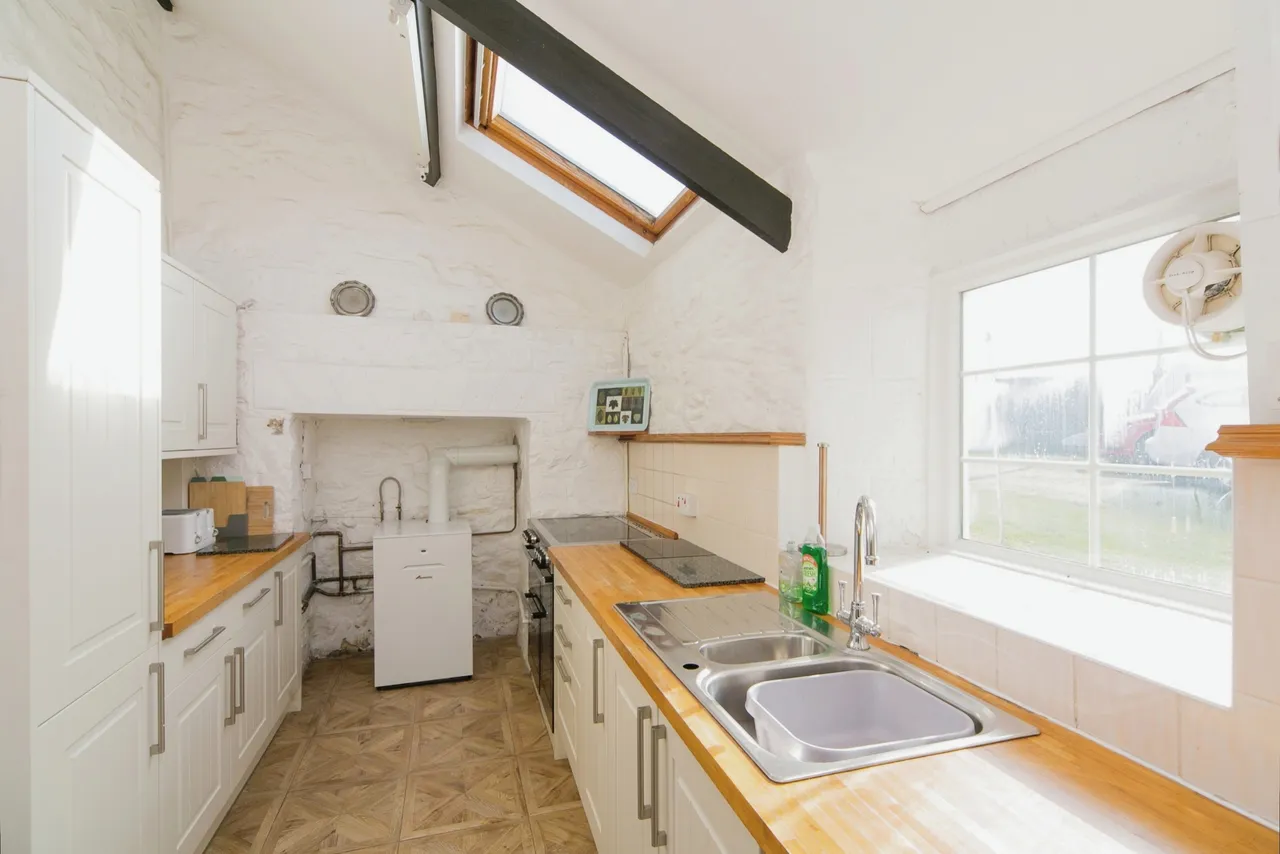 Llangwnadl, Llyn Peninsula, LL53, photo 7