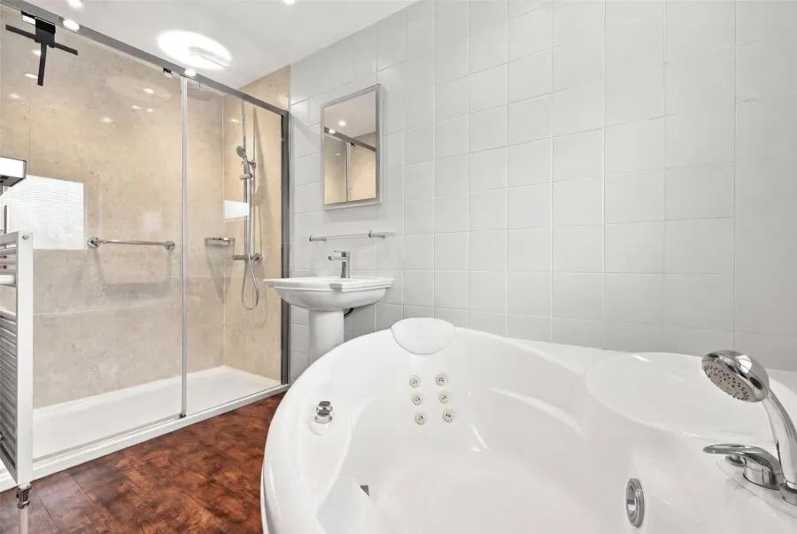 with 4 bedrooms in Little Hadham, Ware, SG11, photo 9