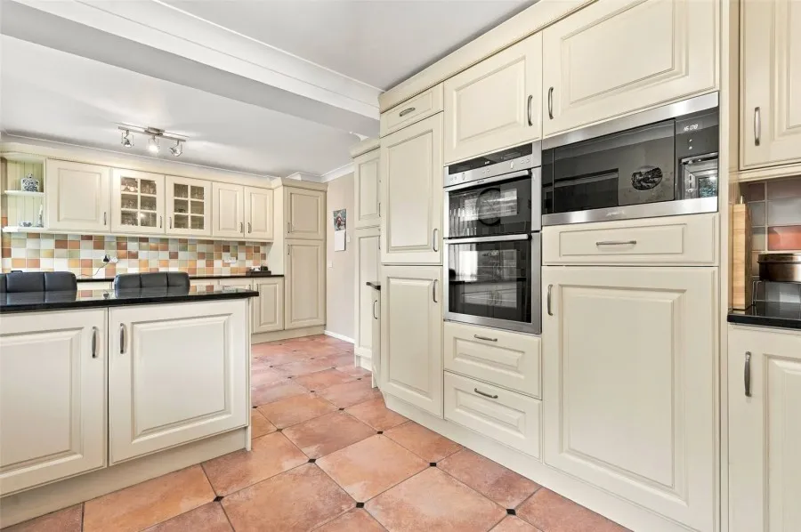 with 4 bedrooms in Little Hadham, Ware, SG11, photo 19