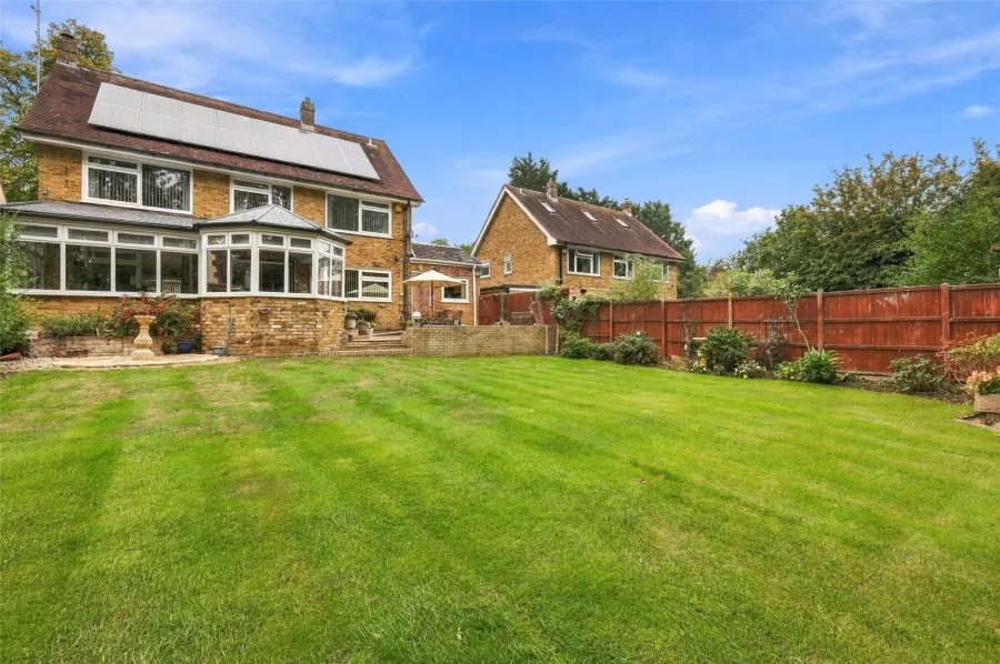 with 4 bedrooms in Little Hadham, Ware, SG11, photo 3