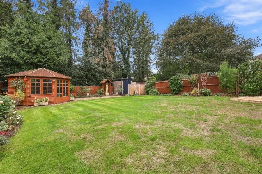 with 4 bedrooms in Little Hadham, Ware, SG11, photo 12