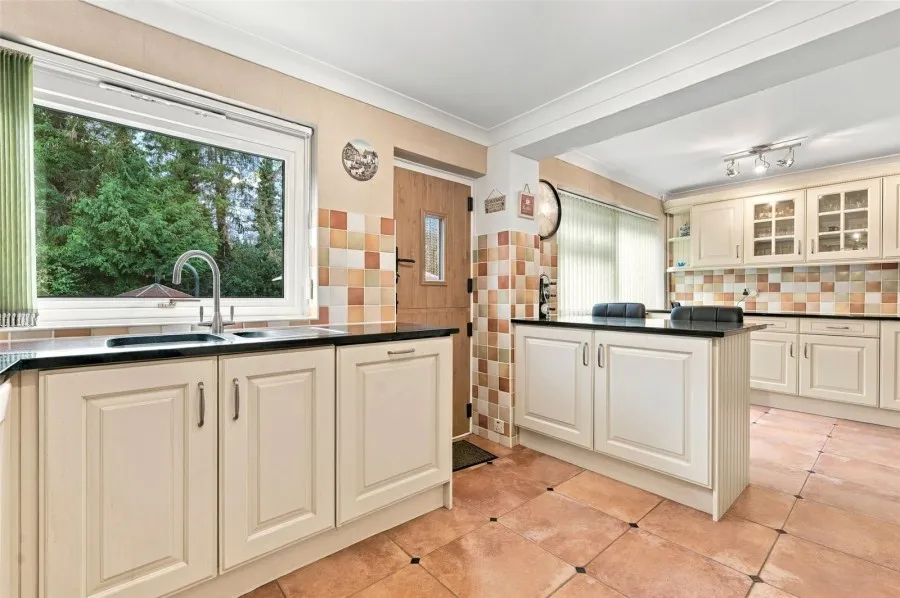 with 4 bedrooms in Little Hadham, Ware, SG11, photo 21