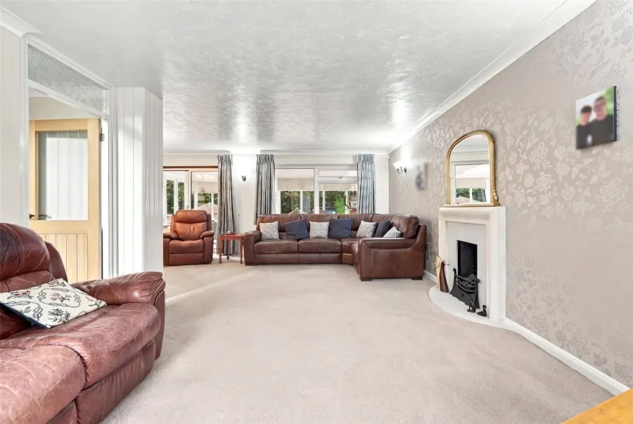 with 4 bedrooms in Little Hadham, Ware, SG11, photo 6