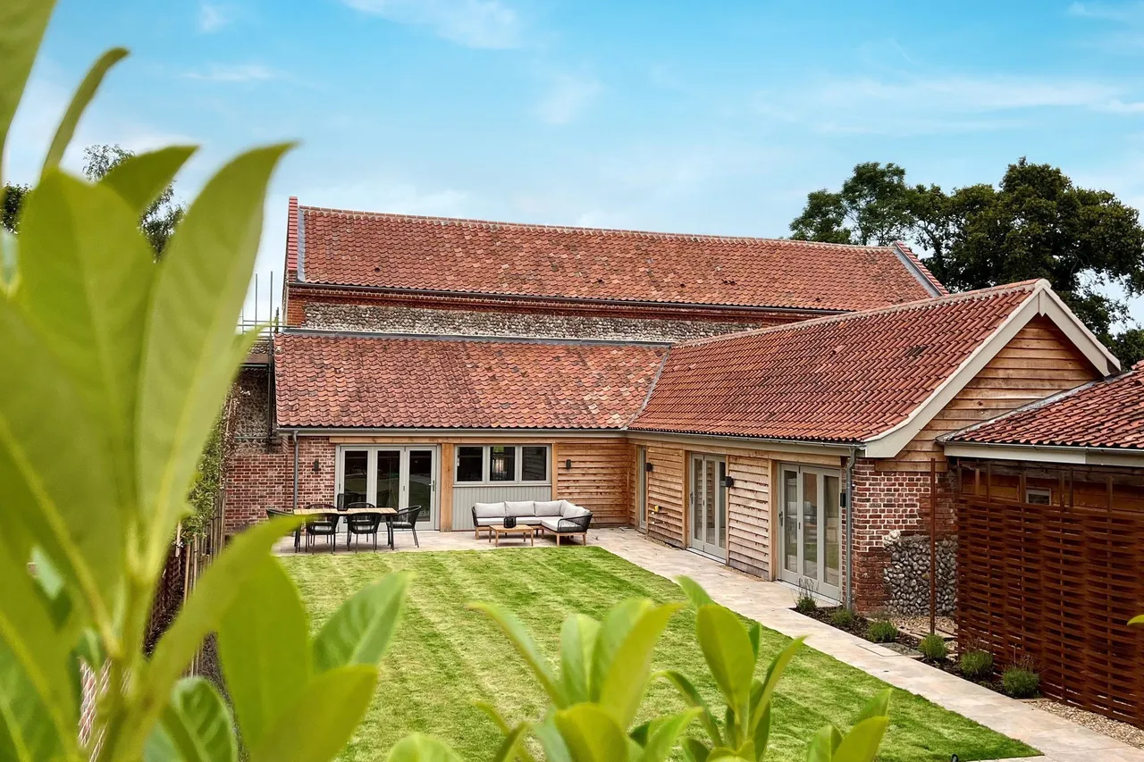 5 bed property for sale, Alby