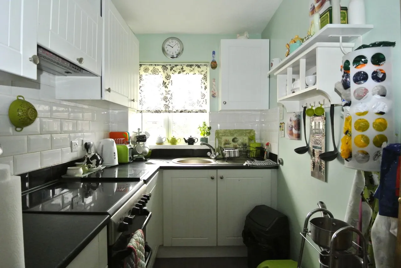 Berryscroft Road, Staines-Upon-Thames, Surrey, TW18 1NA, photo 5