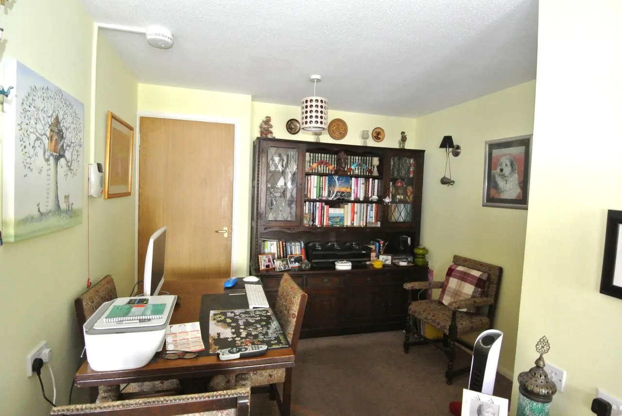 Berryscroft Road, Staines-Upon-Thames, Surrey, TW18 1NA, photo 4