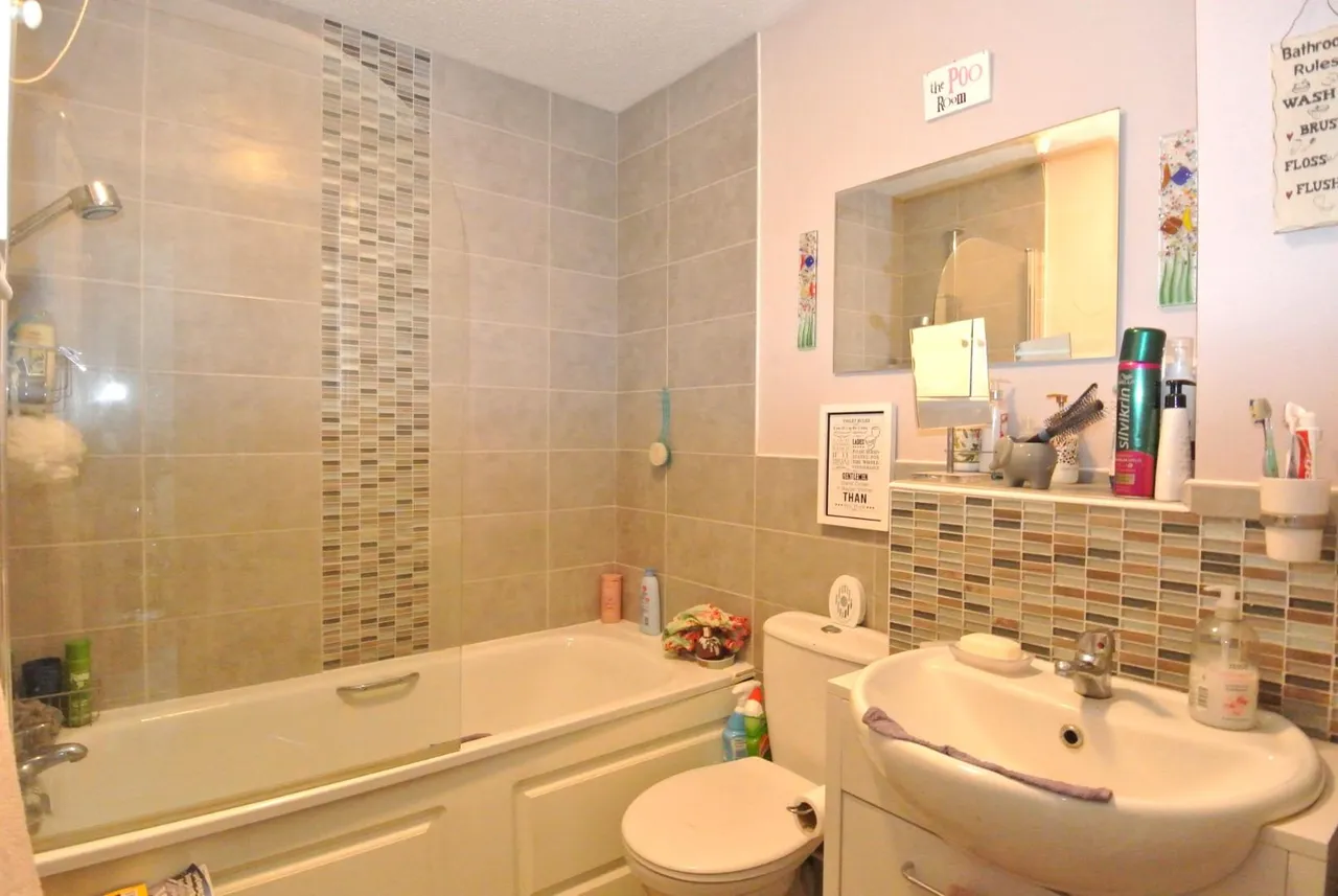 Berryscroft Road, Staines-Upon-Thames, Surrey, TW18 1NA, photo 8