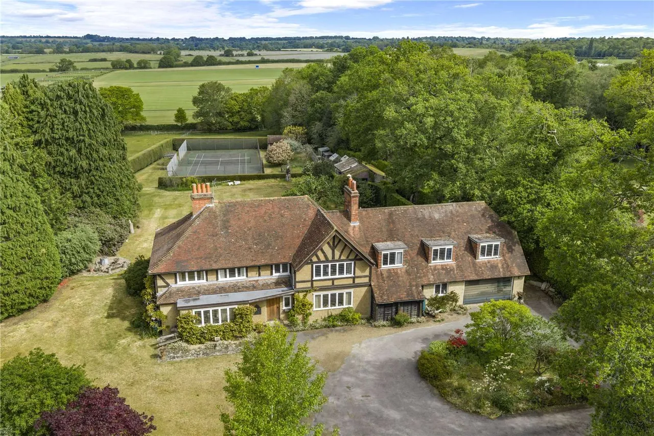 Grenville Road, Shackleford, Godalming, Surrey, GU8 6AX, photo 2