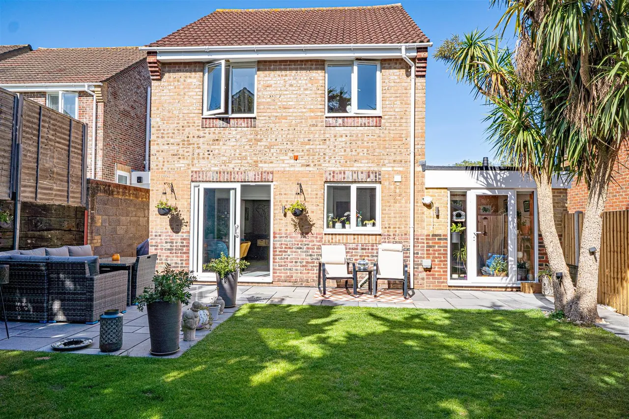 Kensington Close, St. Leonards-On-Sea, photo 27