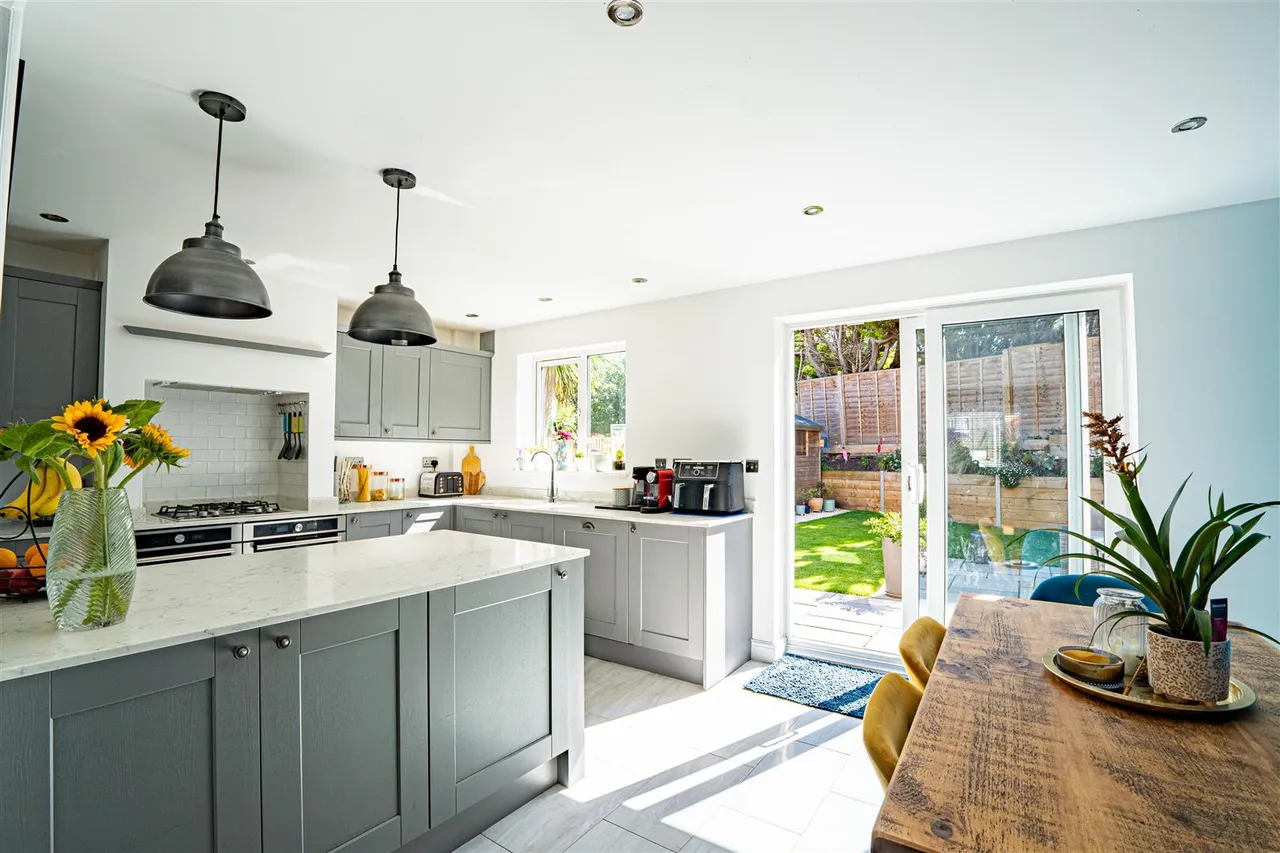 5 bed house for sale, Kensington Close, St. Leonards-On-Sea