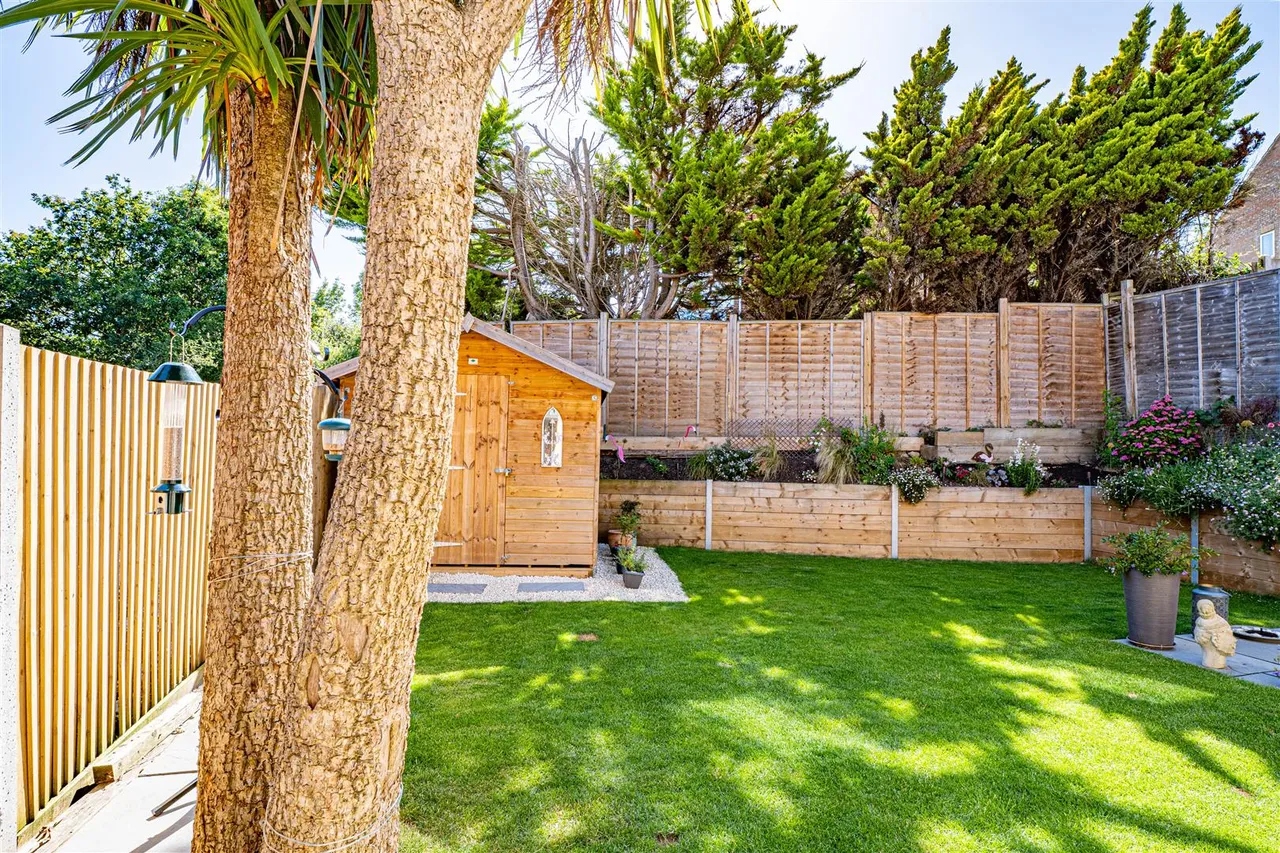 Kensington Close, St. Leonards-On-Sea, photo 25