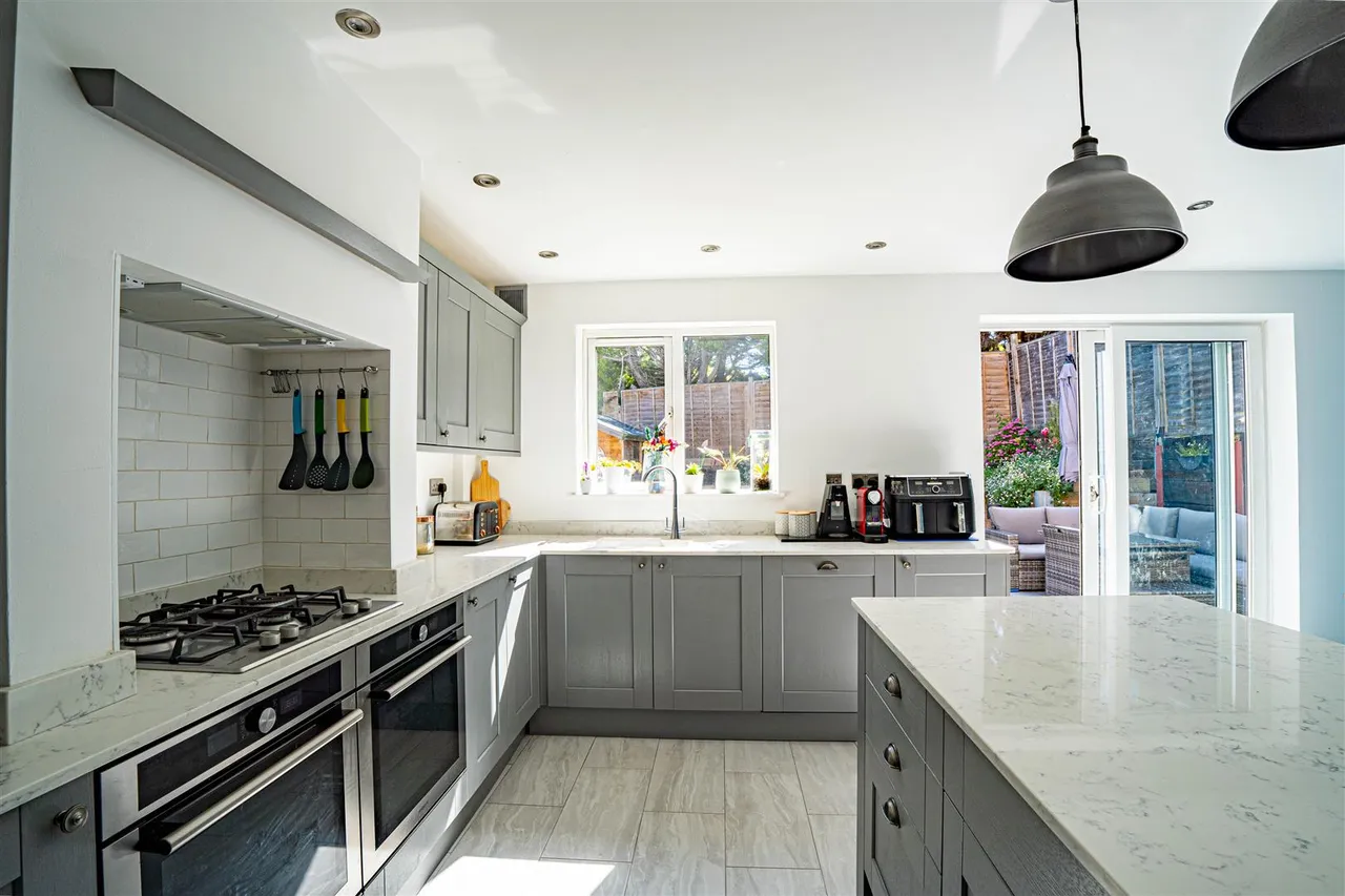 Kensington Close, St. Leonards-On-Sea, photo 17