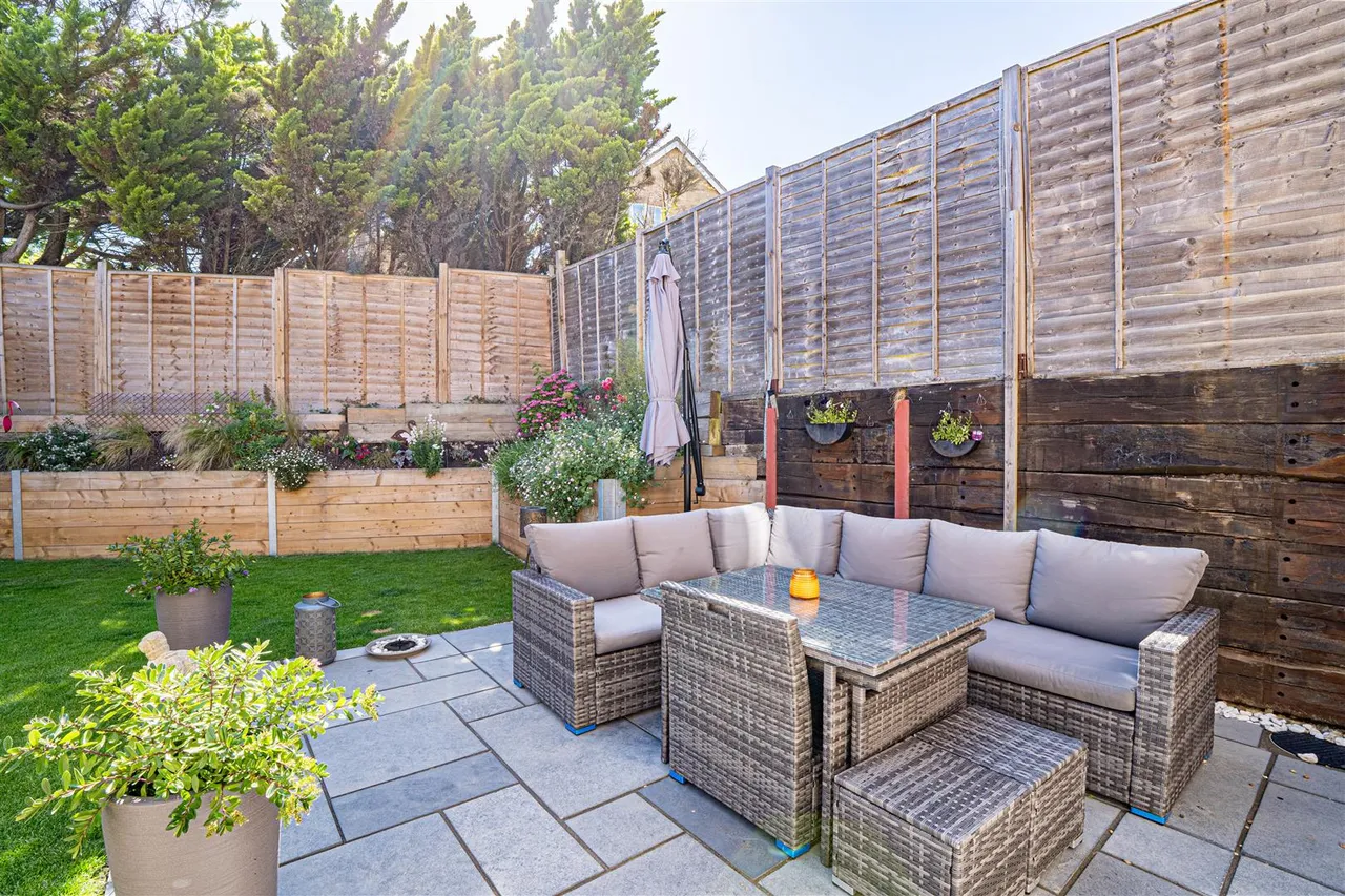 Kensington Close, St. Leonards-On-Sea, photo 26
