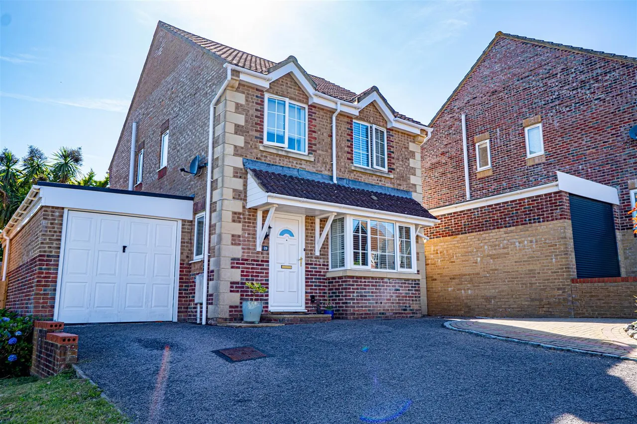 Kensington Close, St. Leonards-On-Sea, photo 28