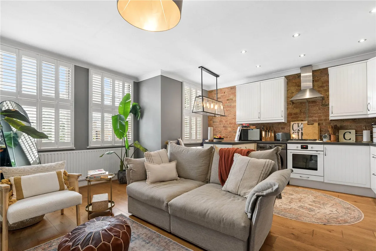 1 bed flat for sale, Pagoda Avenue, Richmond, TW9