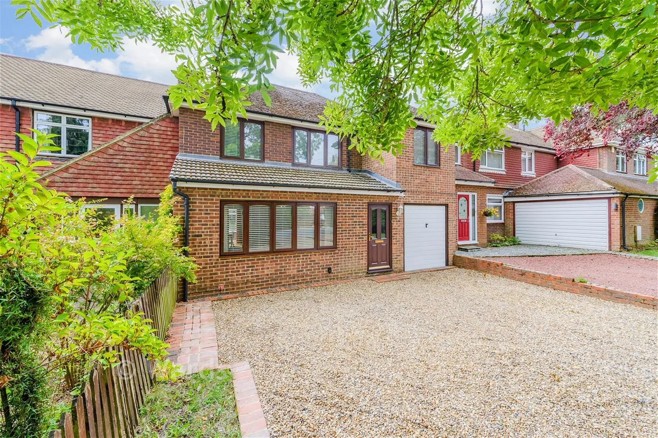 4 bed house for sale, Fawkham Avenue, Longfield, DA3