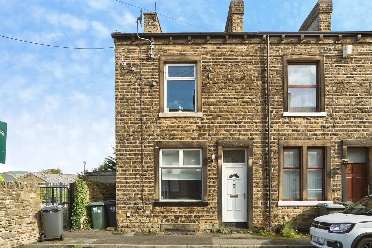 2 bed house for sale, Oxford Street, Keighley, BD21