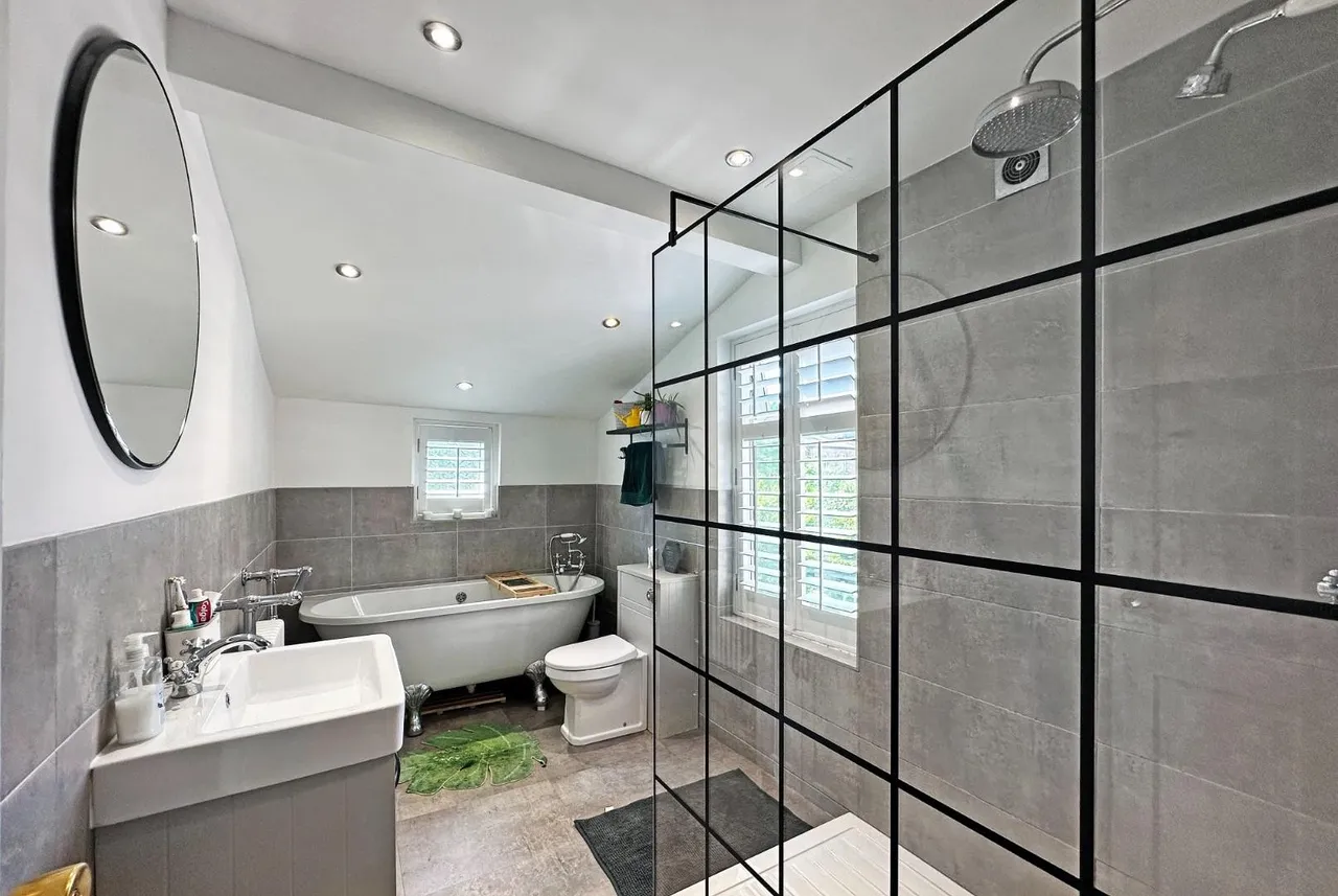 Moss Lane, Altrincham, Cheshire WA15 8HW, photo 18