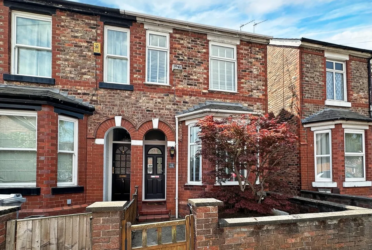 3 bed house for sale — Moss Lane, Altrincham, Cheshire WA15 8HW