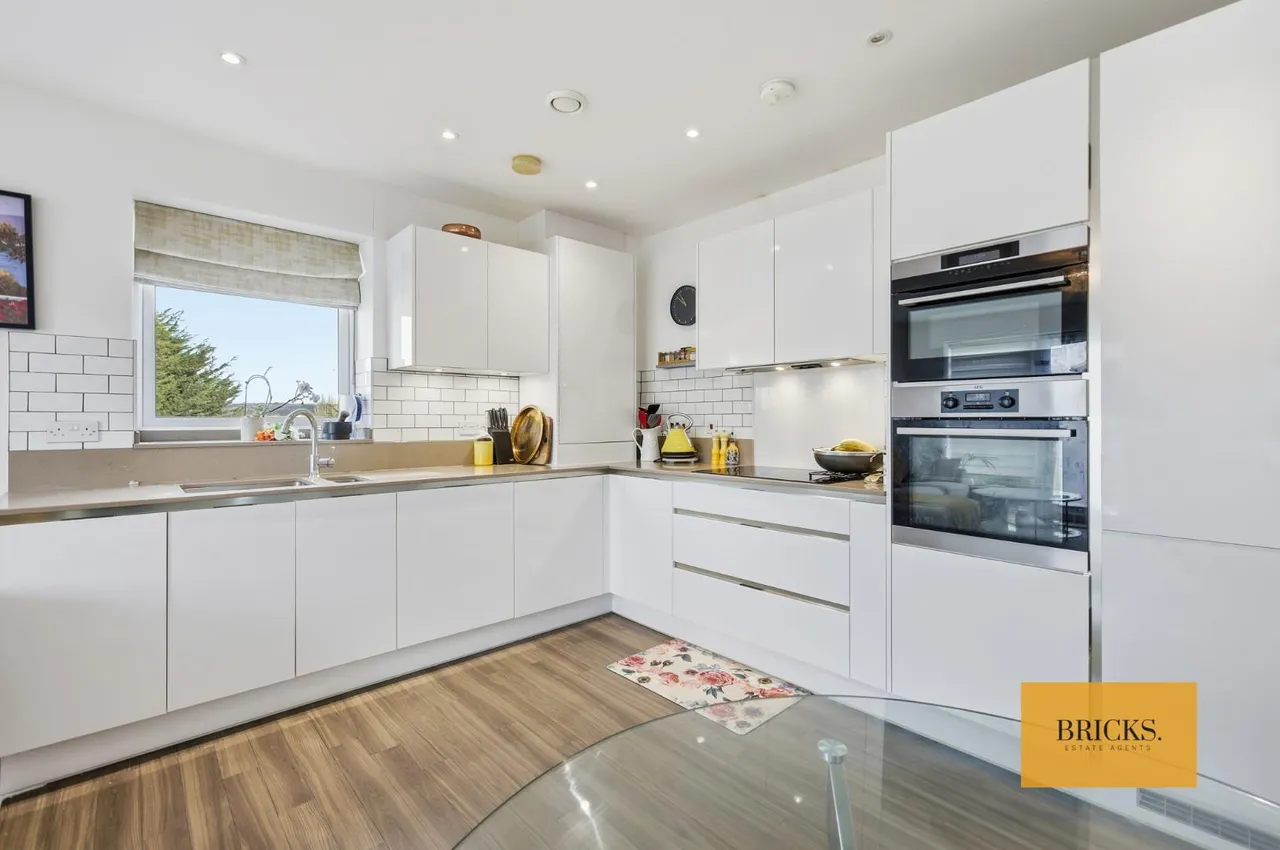 St. Clements Avenue, Romford, RM3 0FH, photo 9