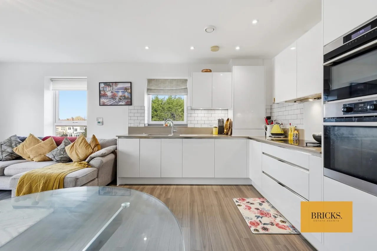 St. Clements Avenue, Romford, RM3 0FH, photo 10