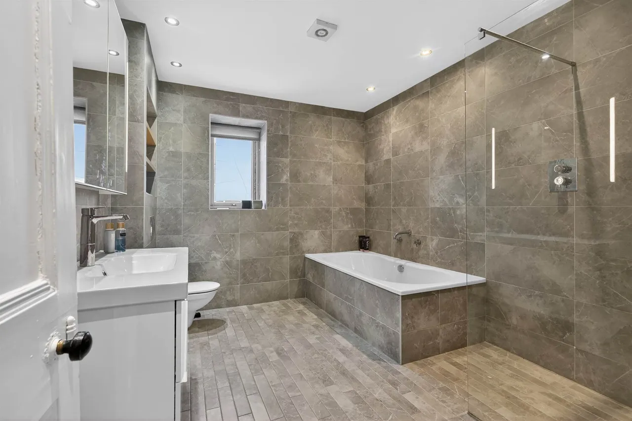 Cranmore Gardens, Malone, BT9, photo 39