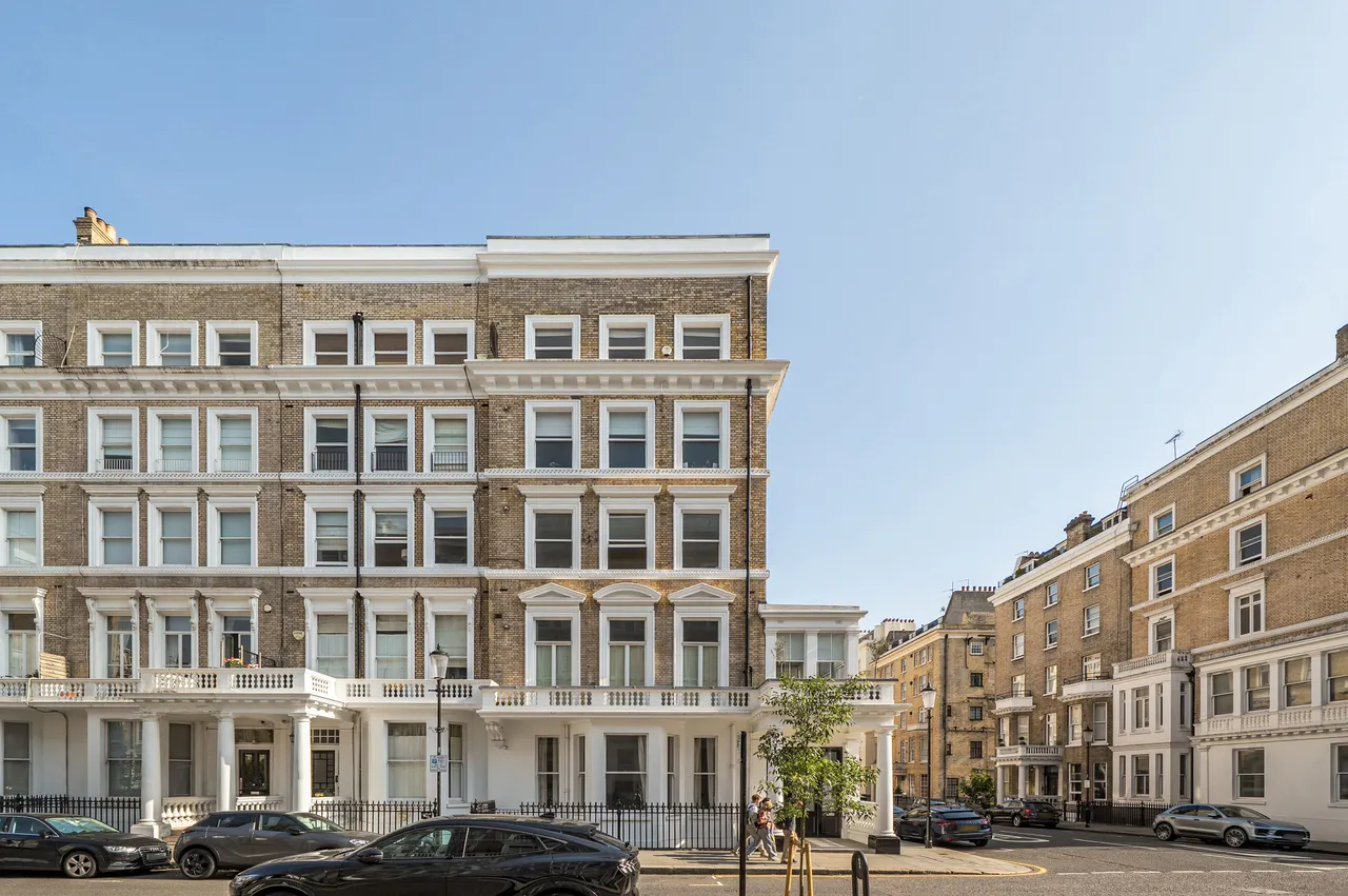 3 bed flat for sale — Flat 1, 31 Elvaston Place, London
