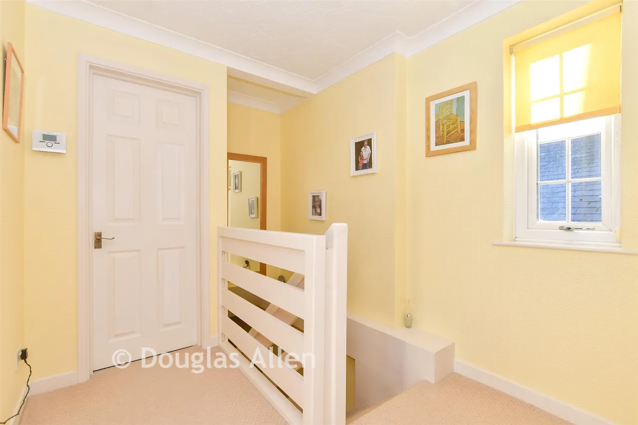 Wood Lane, Hornchurch, RM12, photo 6