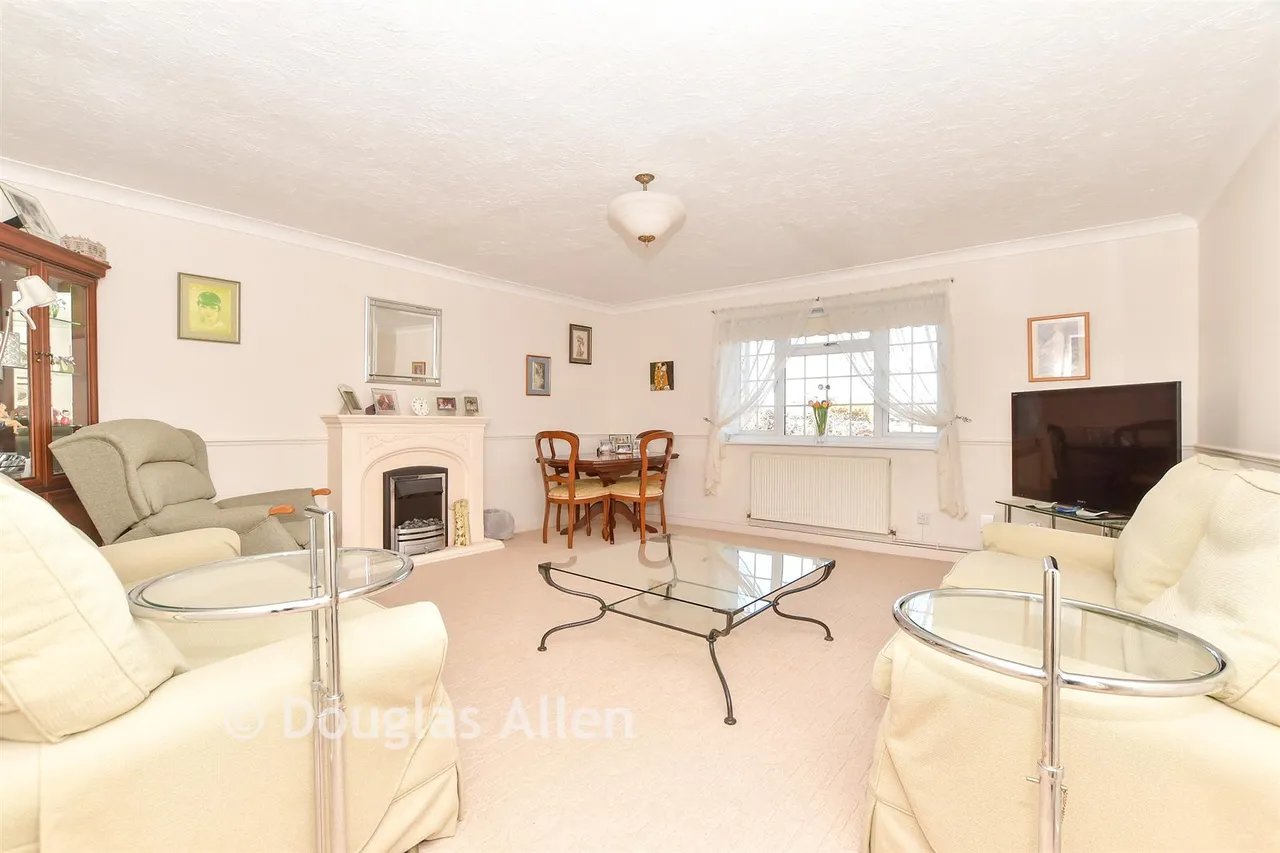 Wood Lane, Hornchurch, RM12, photo 3