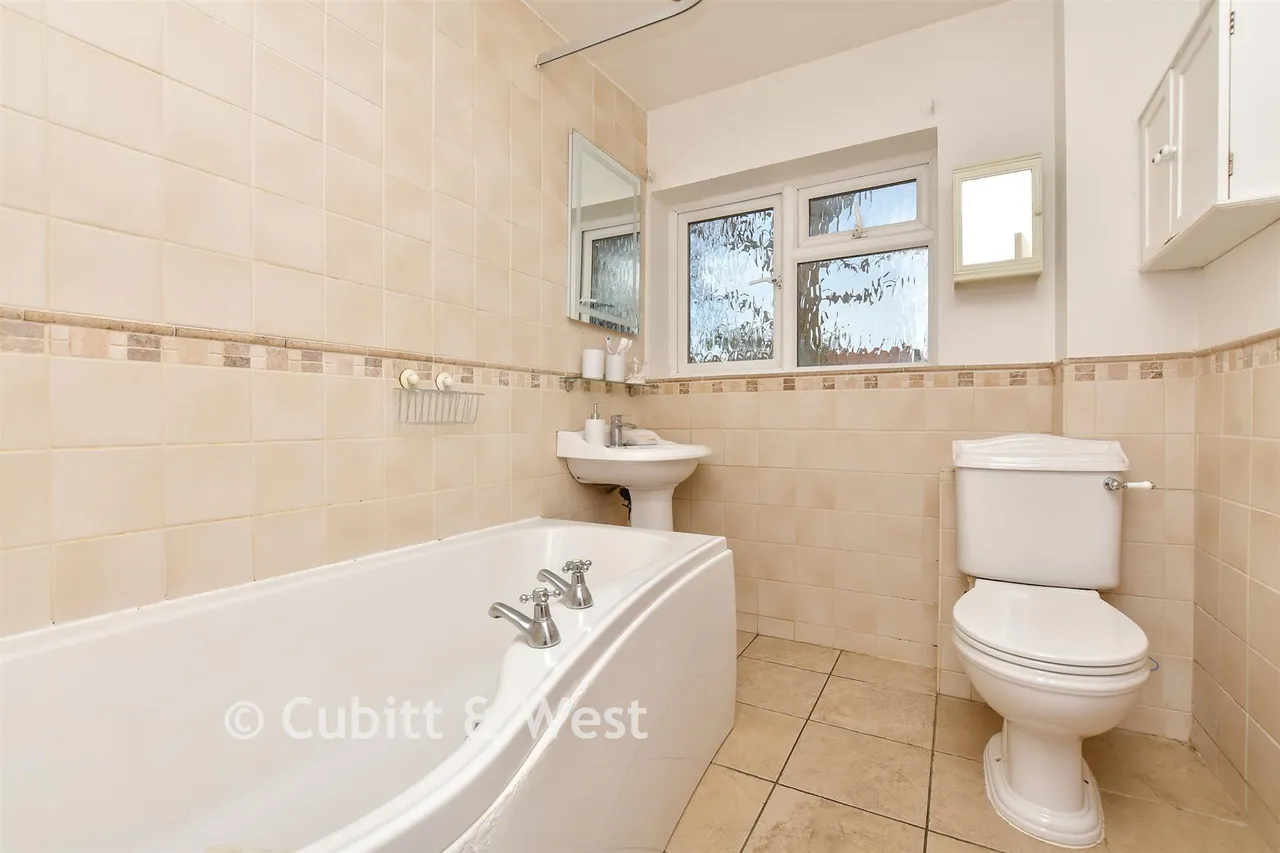 Linden Court, Leatherhead, KT22, photo 8