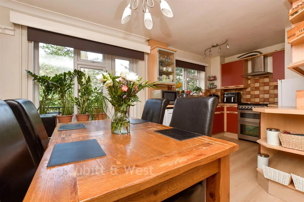 Linden Court, Leatherhead, KT22, photo 12