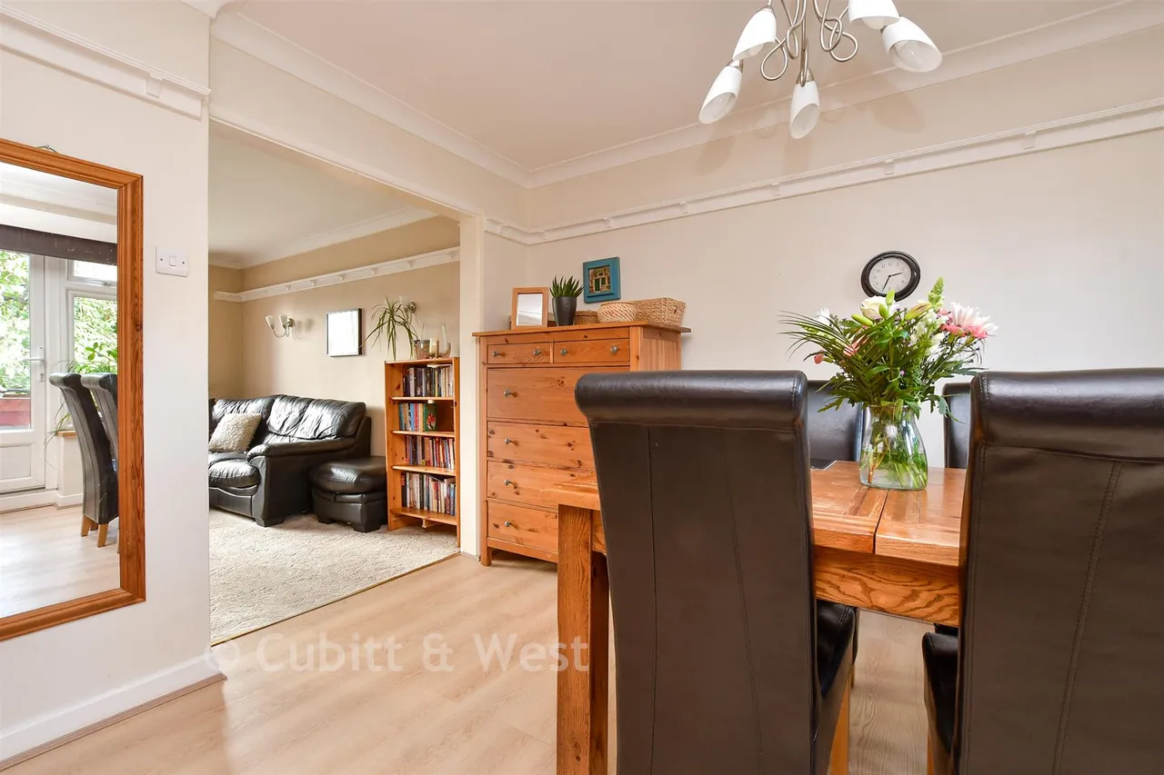Linden Court, Leatherhead, KT22, photo 11