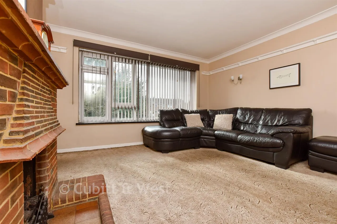 Linden Court, Leatherhead, KT22, photo 9