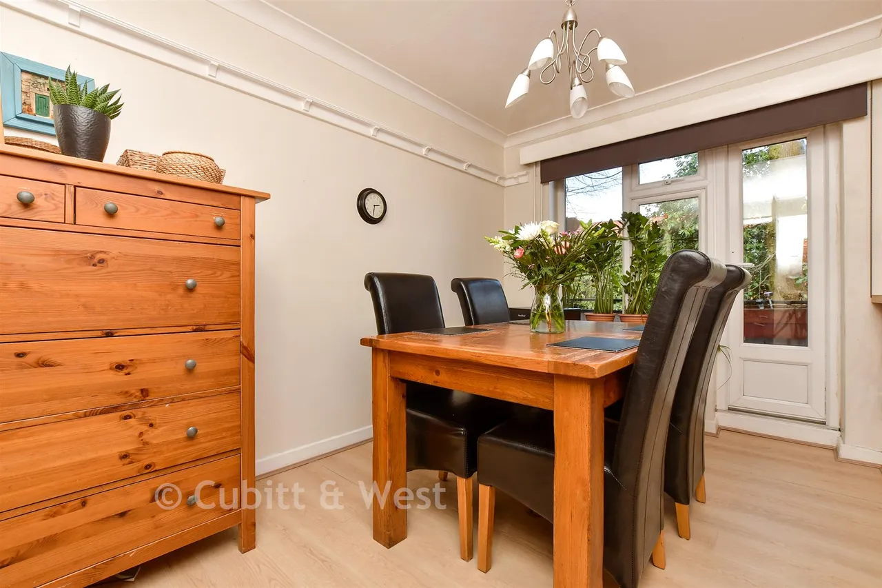 Linden Court, Leatherhead, KT22, photo 6