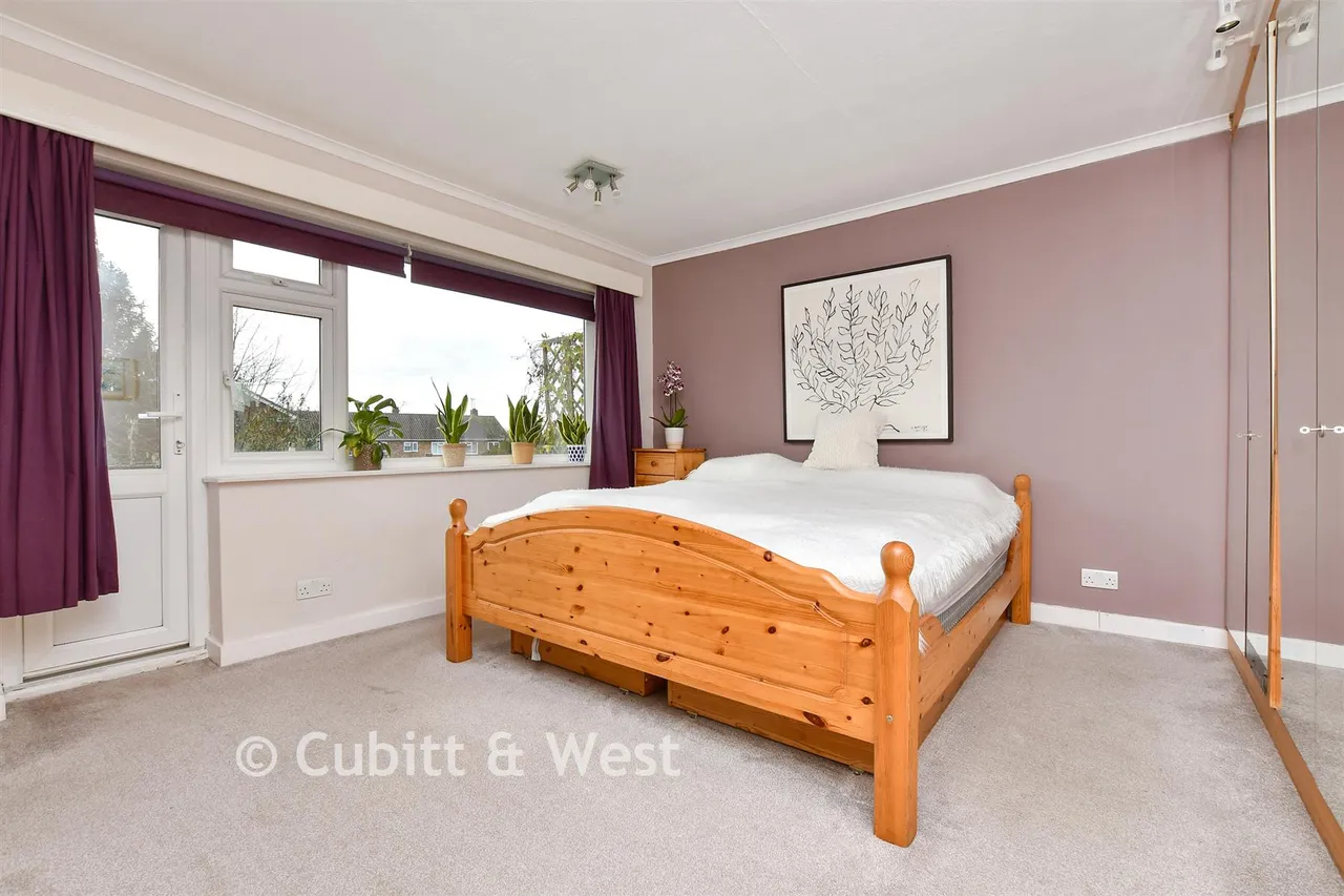 Linden Court, Leatherhead, KT22, photo 4