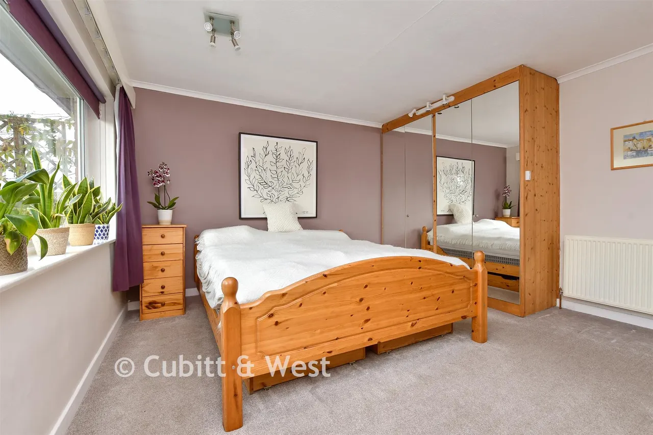 Linden Court, Leatherhead, KT22, photo 10