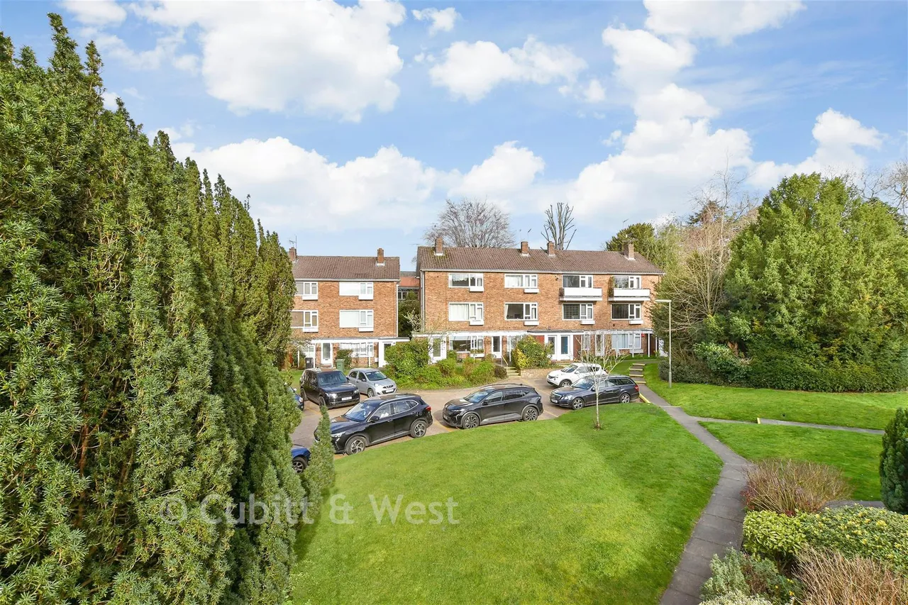 Linden Court, Leatherhead, KT22, photo 16