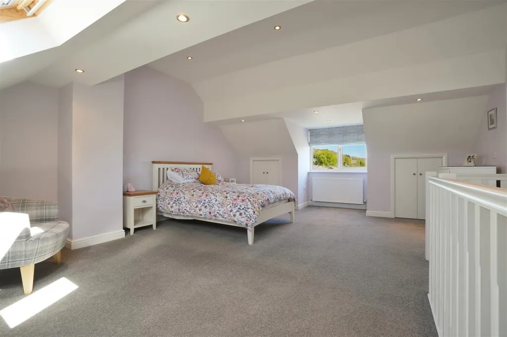 Royd Lane, Millhouse Green, photo 12