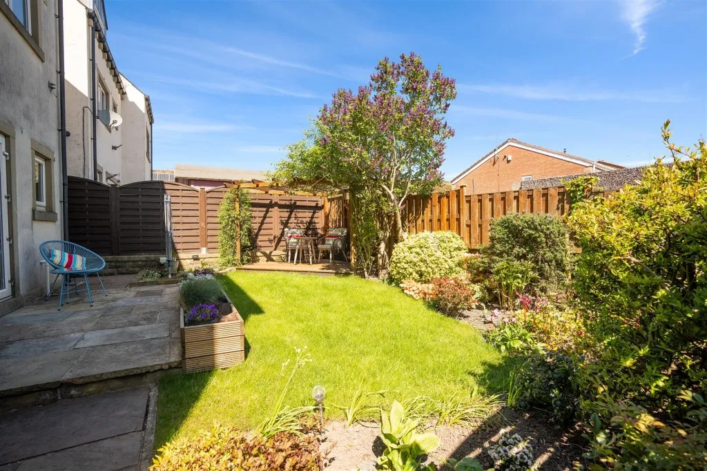Royd Lane, Millhouse Green, photo 24