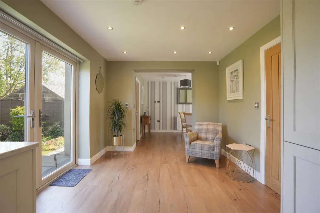 Royd Lane, Millhouse Green, photo 6