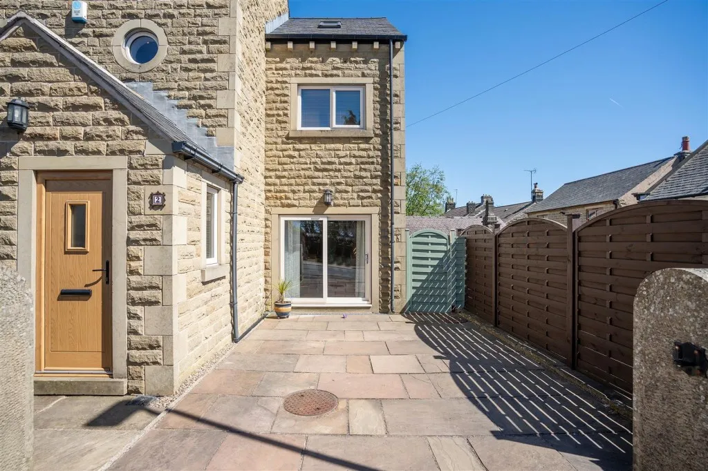 Royd Lane, Millhouse Green, photo 27